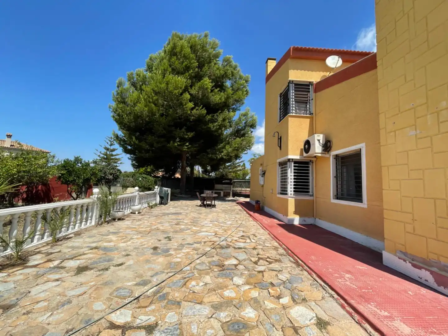 Vista exterior de Casa o xalet en venda en Elche / Elx amb Aire condicionat, Jardí privat i Terrassa