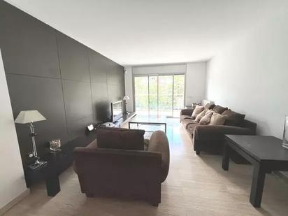 Living room of Flat to rent in Girona Capital  with Air Conditioner, Terrace and Balcony