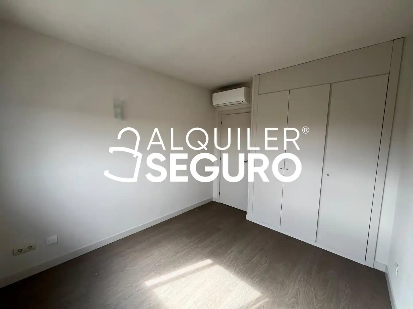 Bedroom of Flat for rent in Fuencarral - El Pardo