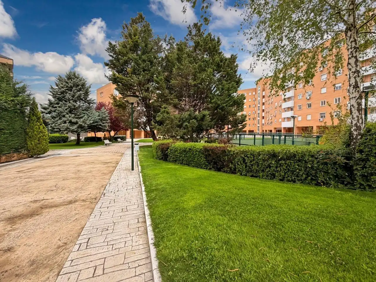 Vista exterior de Piso en venta en Madrid con Aire acondicionado, Calefacción y Piscina comunitaria