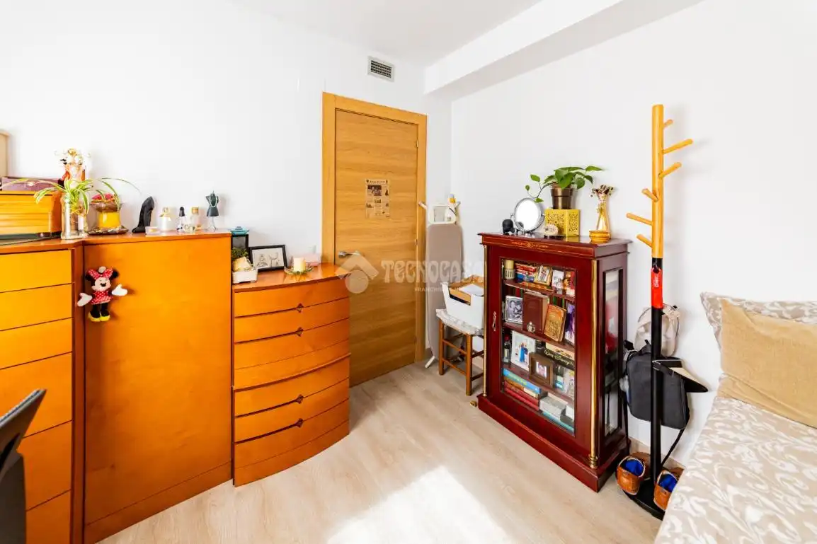 Schlafzimmer von Wohnung zum Verkauf in Calafell mit Klimaanlage, Abstellraum und Balkon