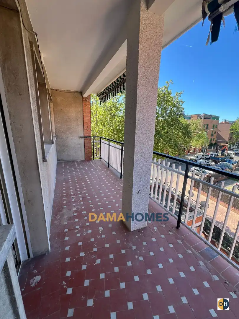 Außenansicht von Wohnung zum Verkauf in Madrid mit Heizung, Parkett und Terrasse