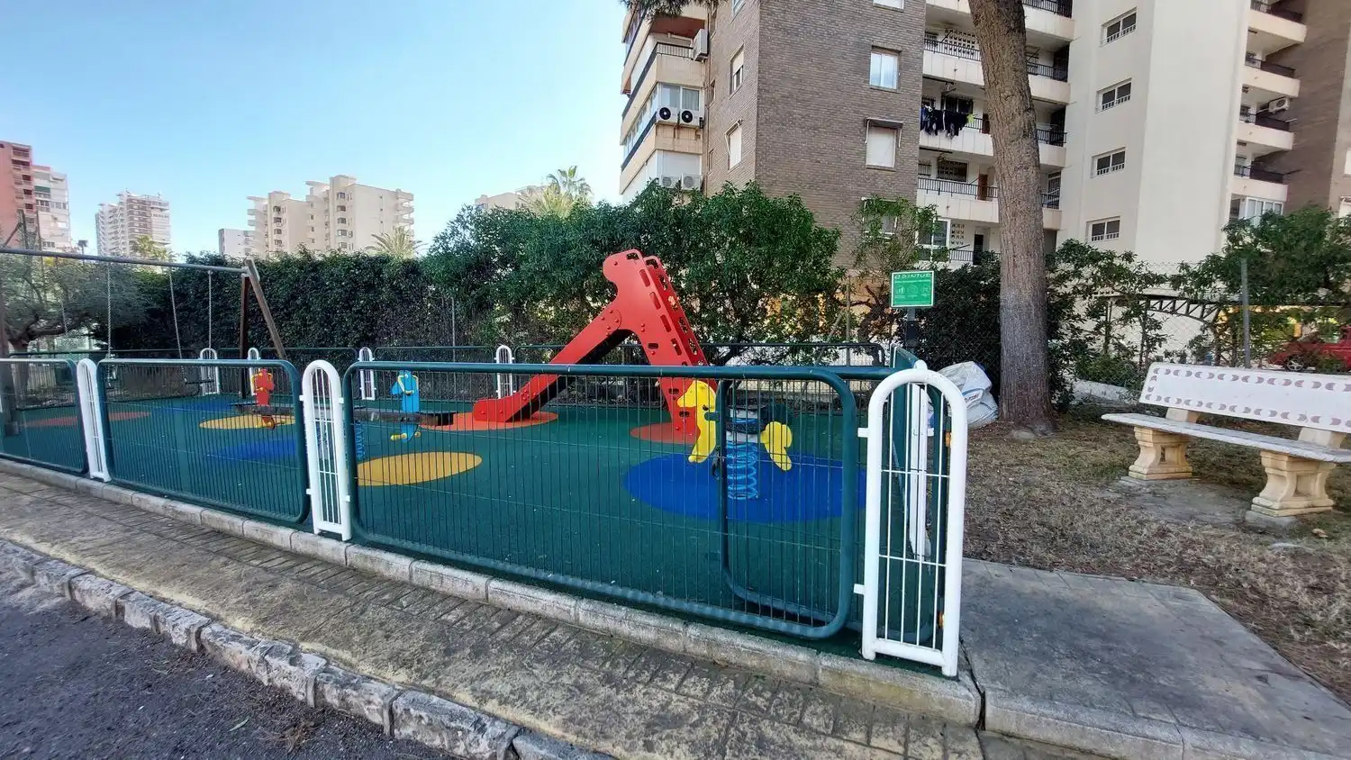 Parking de Piso en venta en Alicante / Alacant con Aire acondicionado, Calefacción y Jardín privado
