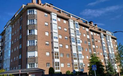 Vista exterior de Pis en venda en  Madrid Capital amb Aire condicionat, Calefacció i Jardí privat