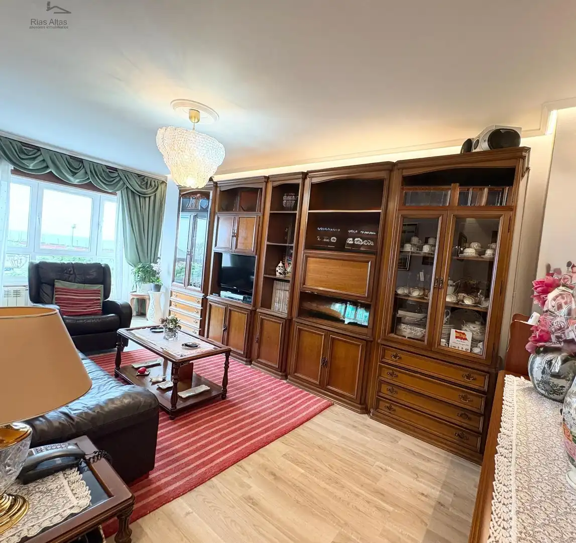 Sala de estar de Piso en venta en A Coruña Capital  con Calefacción, Jardín privado y Trastero