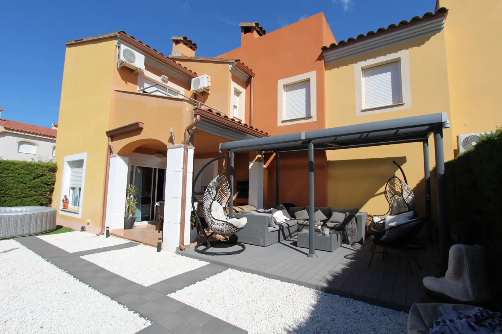 Terraza de Casa adosada en venta en Mont-roig del Camp con Aire acondicionado, Jardín privado y Amueblado
