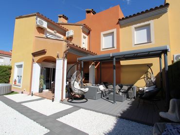 Maison jumelée avec piscine à vendre à Carrer de Mont-Roig de Sió