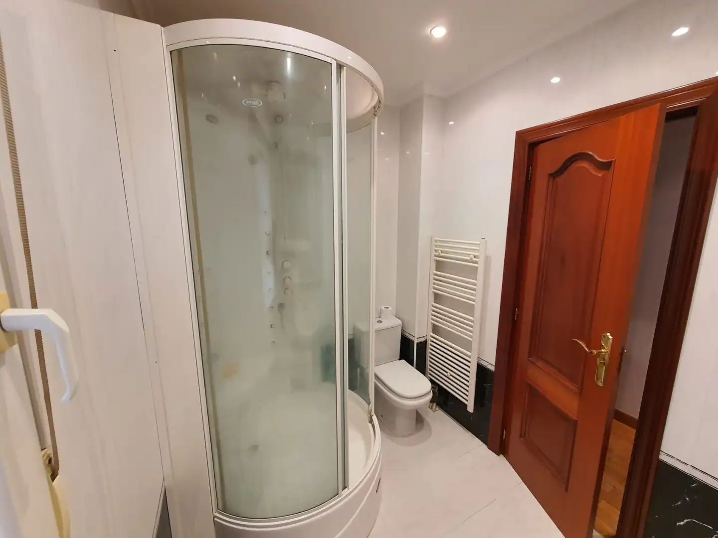 Badezimmer von Wohnung zum Verkauf in Palencia mit Heizung, Parkett und Abstellraum