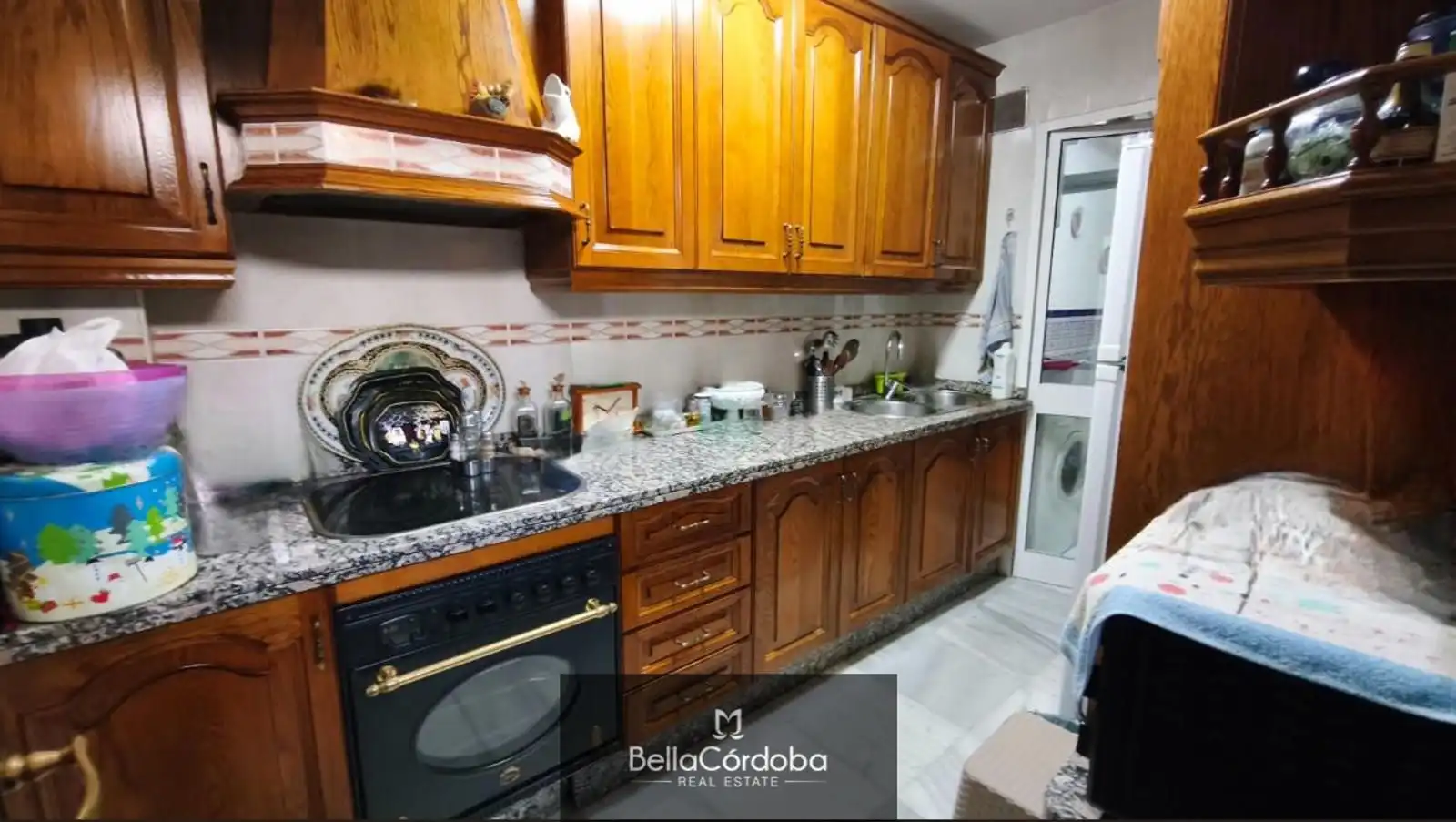 Cuina de Casa adosada en venda en Córdoba amb Aire condicionat i Terrassa
