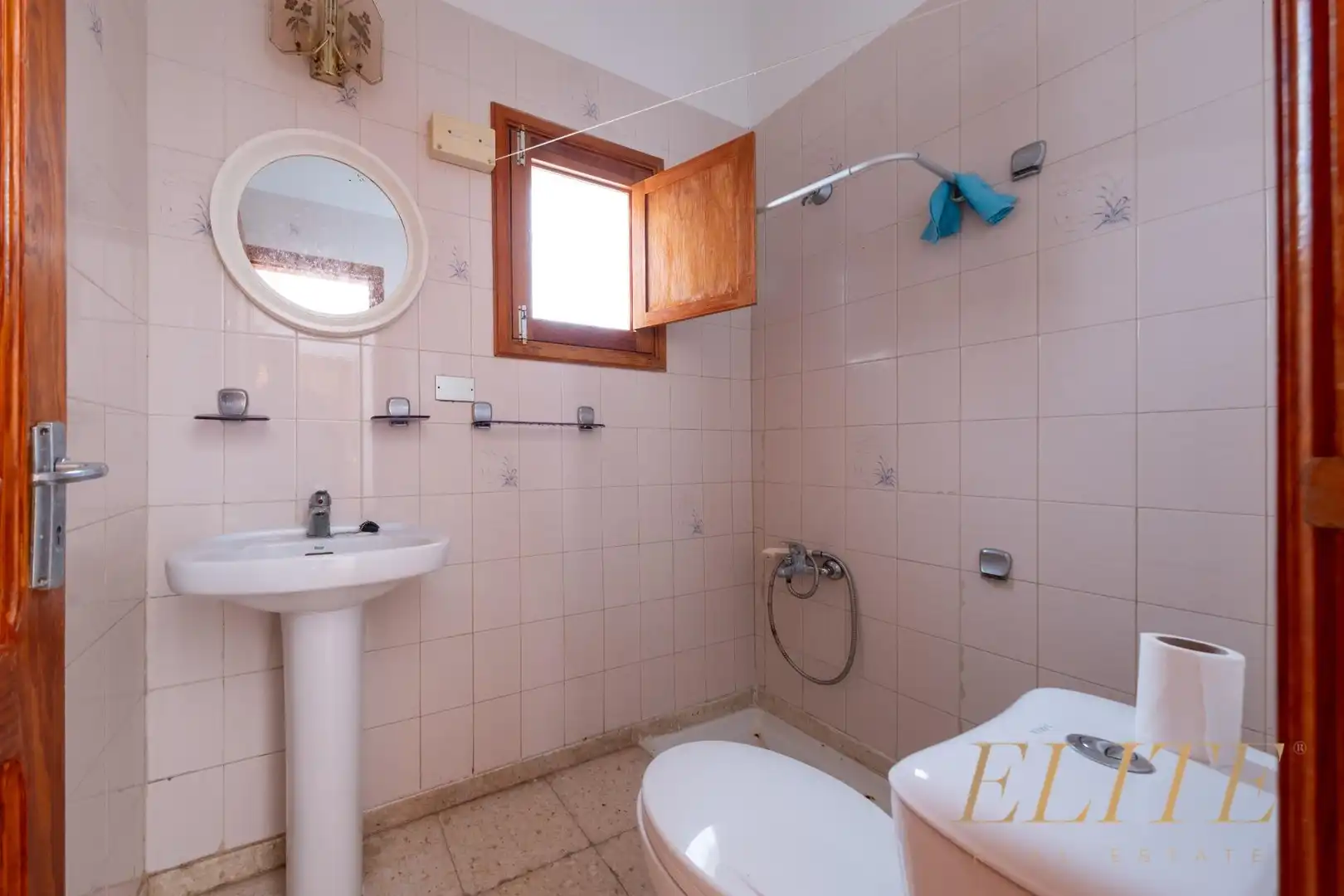 Badezimmer von Gebäude zum Verkauf in Mogán