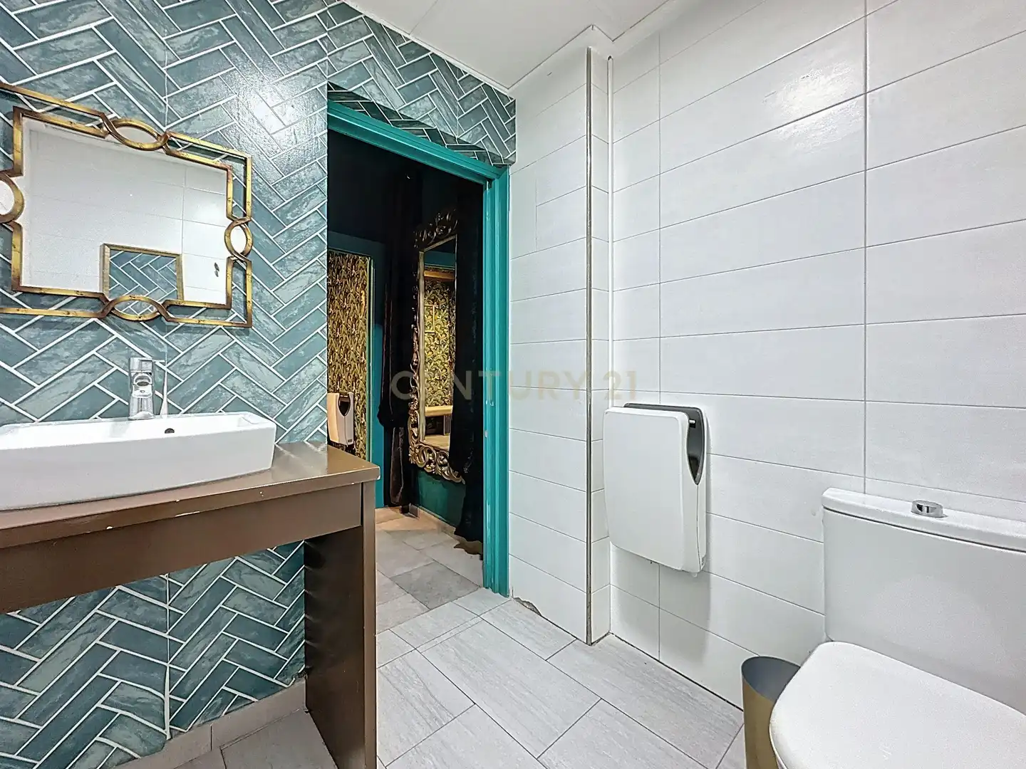 Bathroom of Commercial properties for sale in Torrevieja  with Air Conditioner