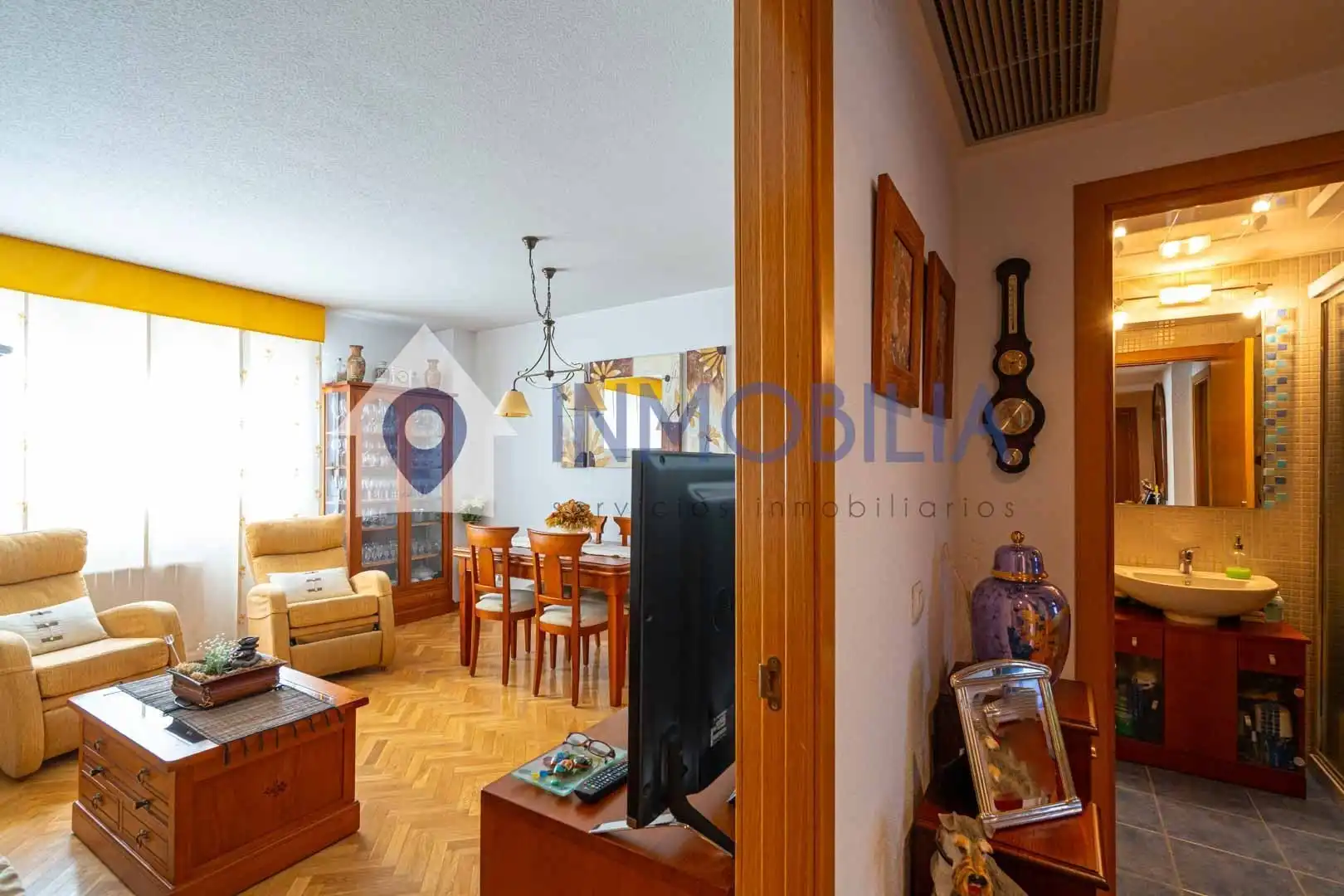 Living room of Flat for sale in Madrid  with Air Conditioner, Heating and Storage room