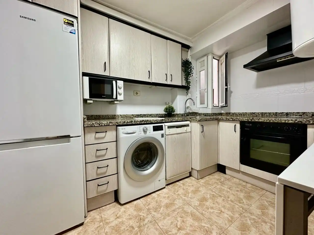 Kitchen of Flat for rent in Castellón de la Plana / Castelló de la Plana  with Heating, Furnished and Oven