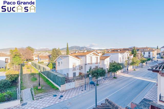 Ático en Venta en Calle Calle Laurel de la Reina, 3 en La Zubia Ciudad