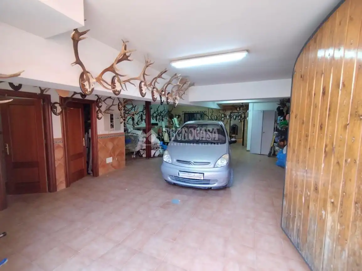 Casa o xalet en venda en Arjonilla amb Calefacció, Piscina i Alarma