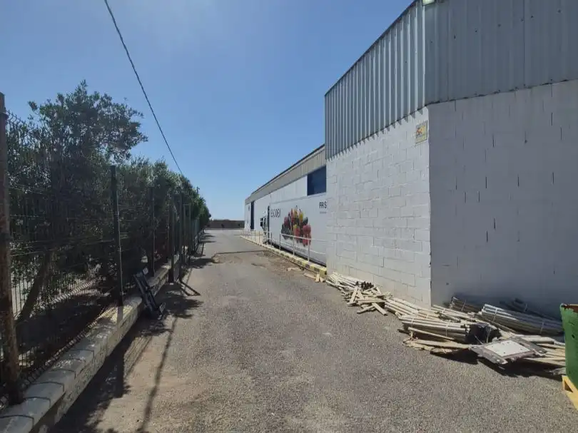 Commercial properties for rent in Paraje Cueva del Gato, 4, Balerma