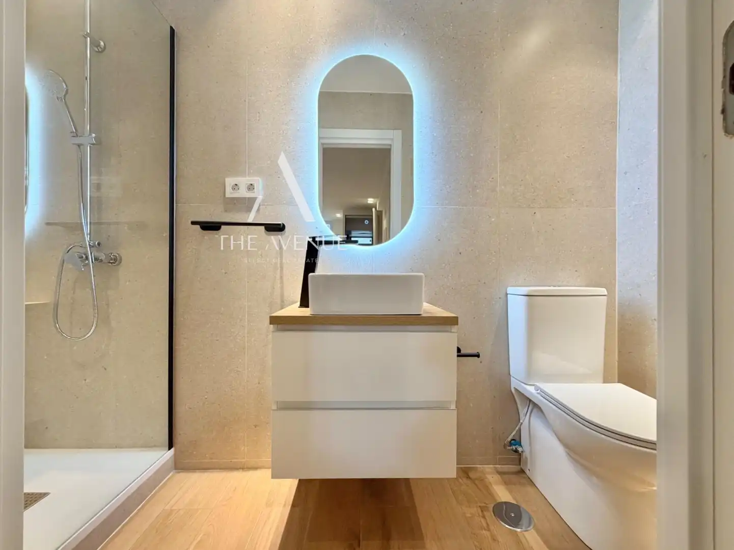 Bathroom of Flat for sale in Madrid  with Air Conditioner, Storage room and Furnished