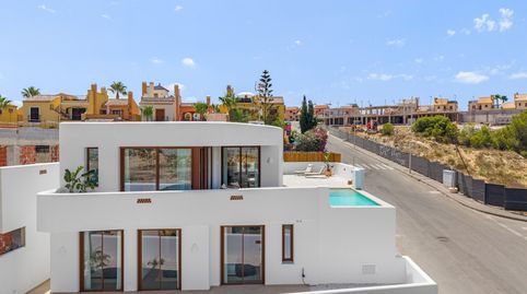 Piscina privada, diseÃo elegante y estilo de vida mediterrÃneo bienvenido a su nuevo hogar bajo el sol de EspaÃa.Estas exclusivas