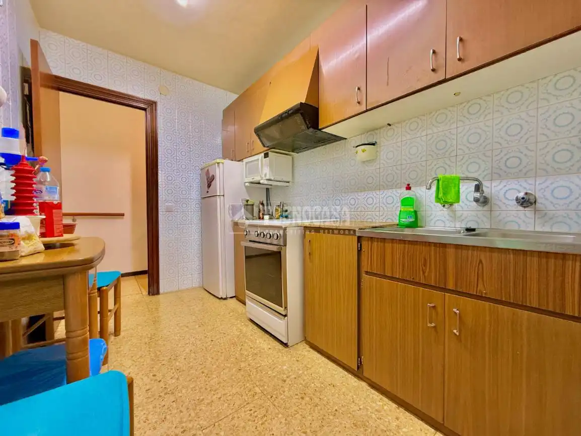 Cocina de Piso en venta en Santa Coloma de Gramenet con Balcón