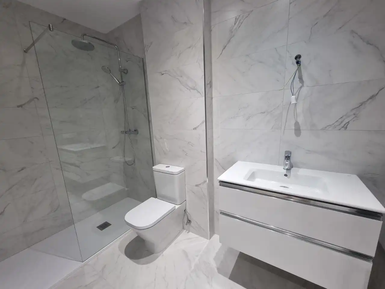 Baño de Planta baja de alquiler en Santander con Calefacción, Jardín privado y Parquet