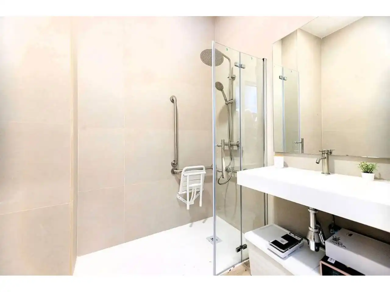 Badezimmer von Wohnung zum Verkauf in Esplugues de Llobregat mit Klimaanlage, Heizung und Parkett