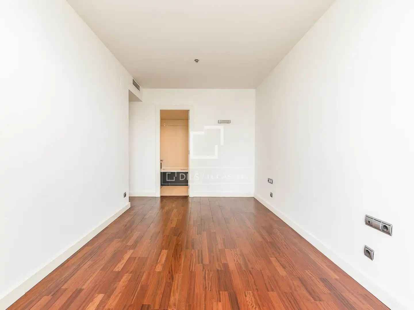 Habitación de Piso en venta en Barcelona con Aire acondicionado, Calefacción y Jardín privado
