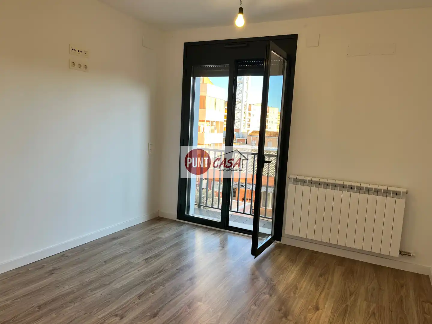 Habitación de Piso de alquiler en Lleida con Calefacción, Parquet y Horno