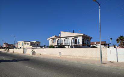 Vista exterior de Casa o xalet en venda en Alicante / Alacant amb Aire condicionat, Terrassa i Piscina