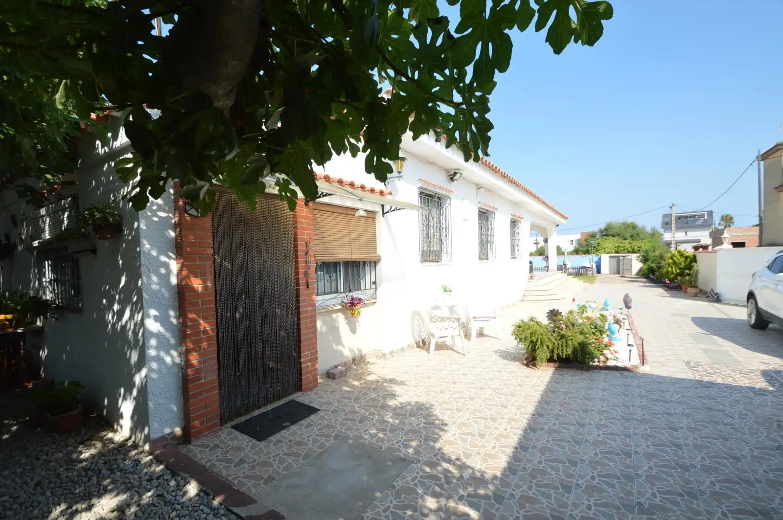 Vista exterior de Casa o xalet en venda en Vinaròs amb Jardí privat, Terrassa i Traster