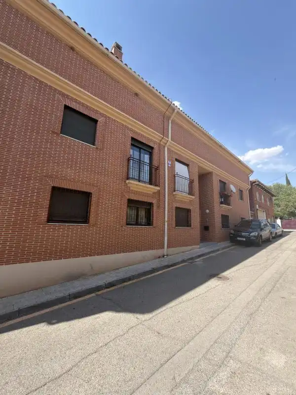 Vista exterior de Pis en venda en Los Santos de la Humosa amb Aire condicionat, Calefacció i Traster