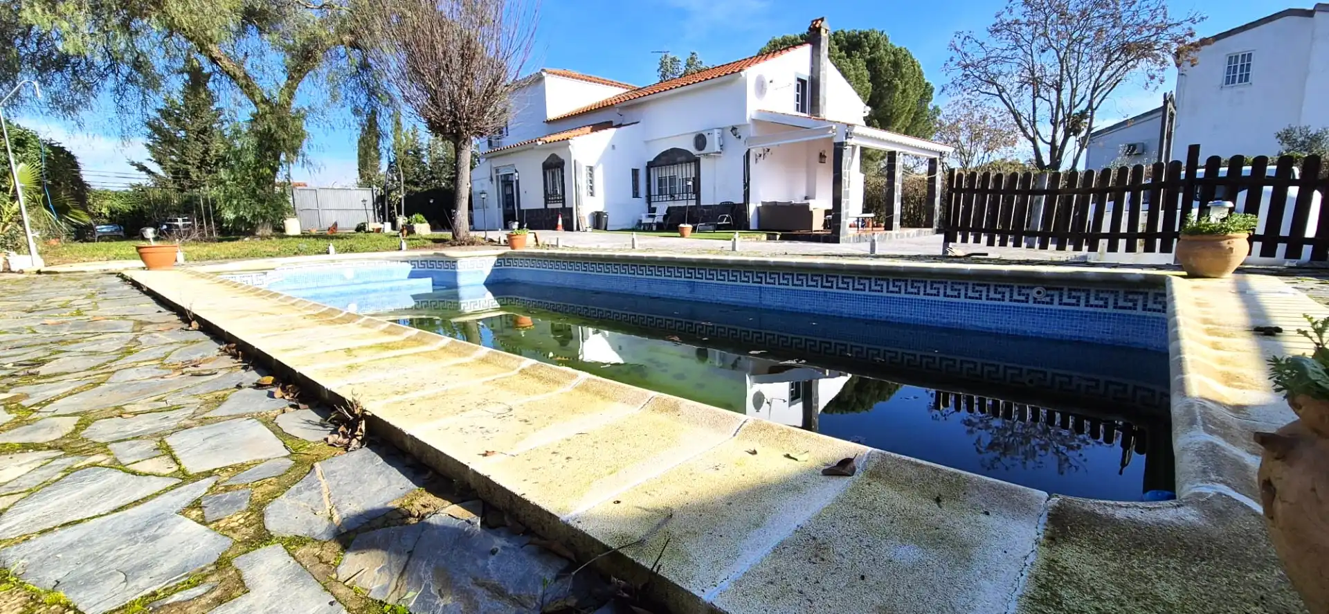 Piscina de Casa o xalet en venda en Badajoz amb Aire condicionat, Calefacció i Jardí privat