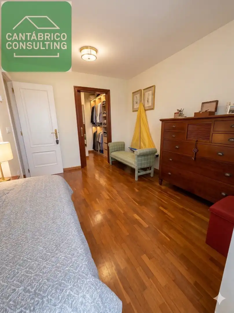 Schlafzimmer von Maisonette zum Verkauf in Navia mit Heizung, Parkett und Möbliert