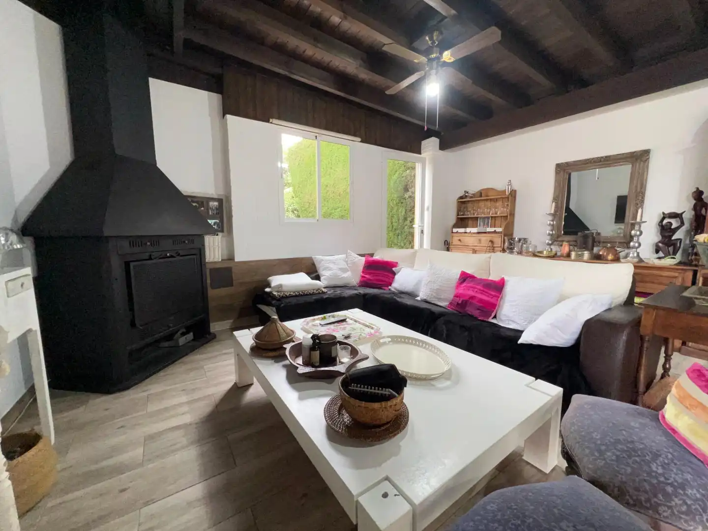 Sala d'estar de Casa o xalet en venda en Alhaurín de la Torre amb Aire condicionat, Jardí privat i Terrassa