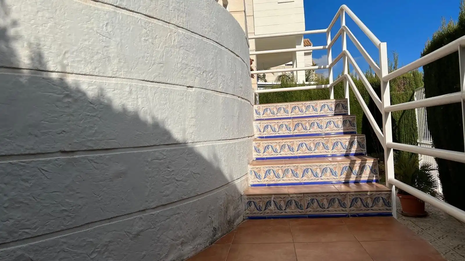 Vista exterior de Casa o chalet en venta en La Nucia con Aire acondicionado, Jardín privado y Terraza