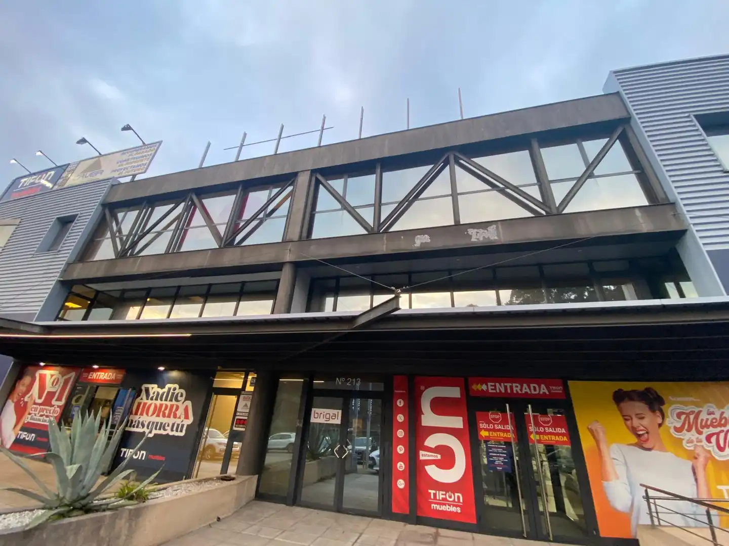Oficina con terraza en alquiler en Avenida de Madrid