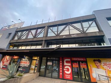 Ufficio con balcone in affitto a Avenida de Madrid