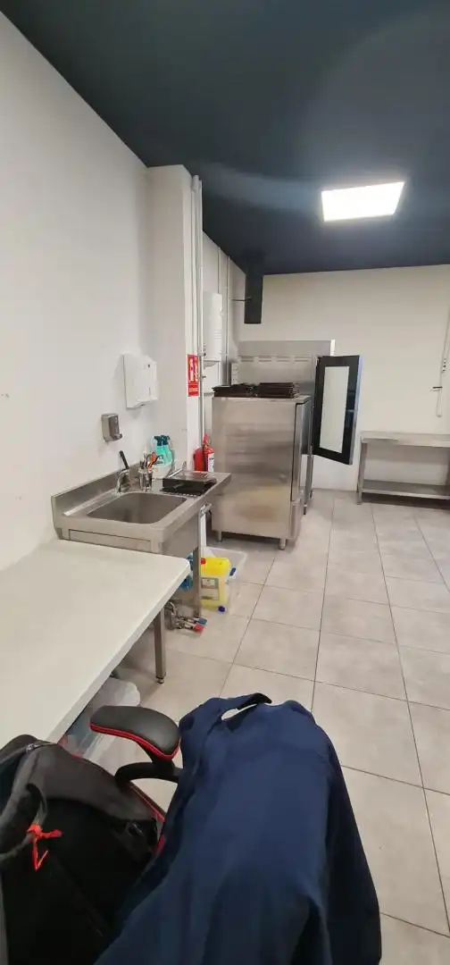 Local comercial en traspaso en Centre - Sant Oleguer, imagen 4