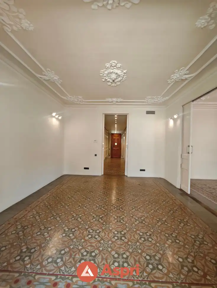 Flat for rent in Barcelona  with Air Conditioner, Private garden and Terrace