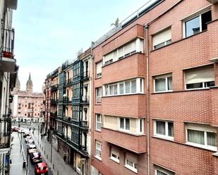 Vista exterior de Pis en venda en Bilbao  amb Calefacció, Moblat i Balcó