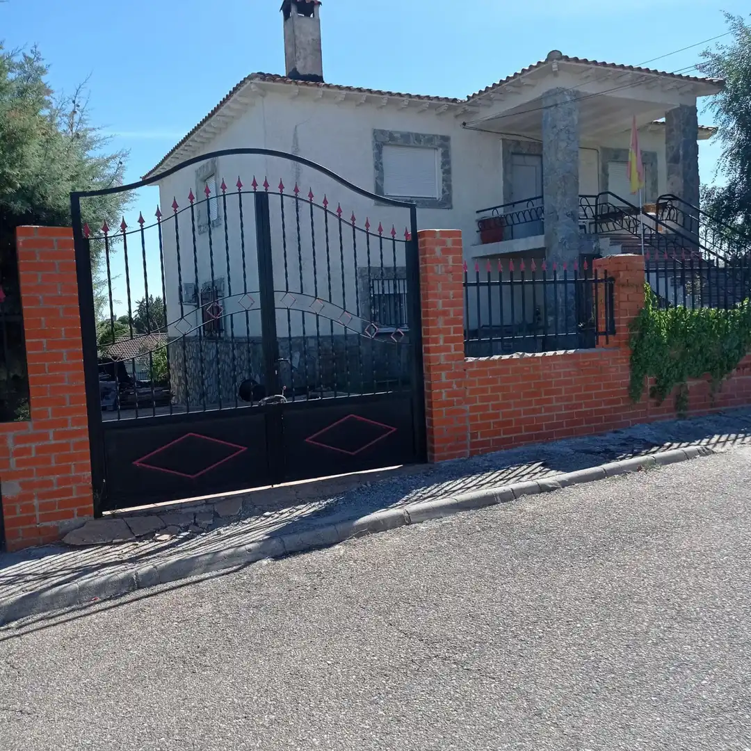 Casa amb jardí en venda a Escalona