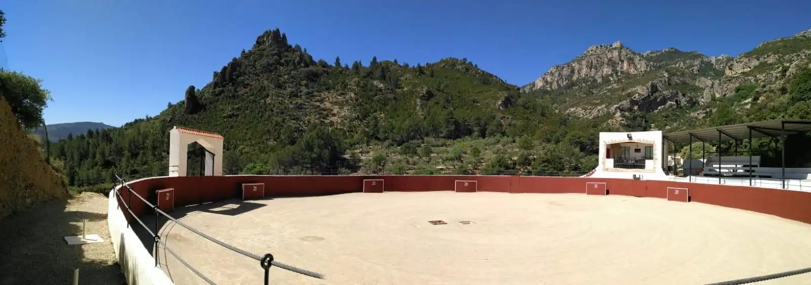 Vista exterior de Local en venda en Alfara de Carles amb Moblat