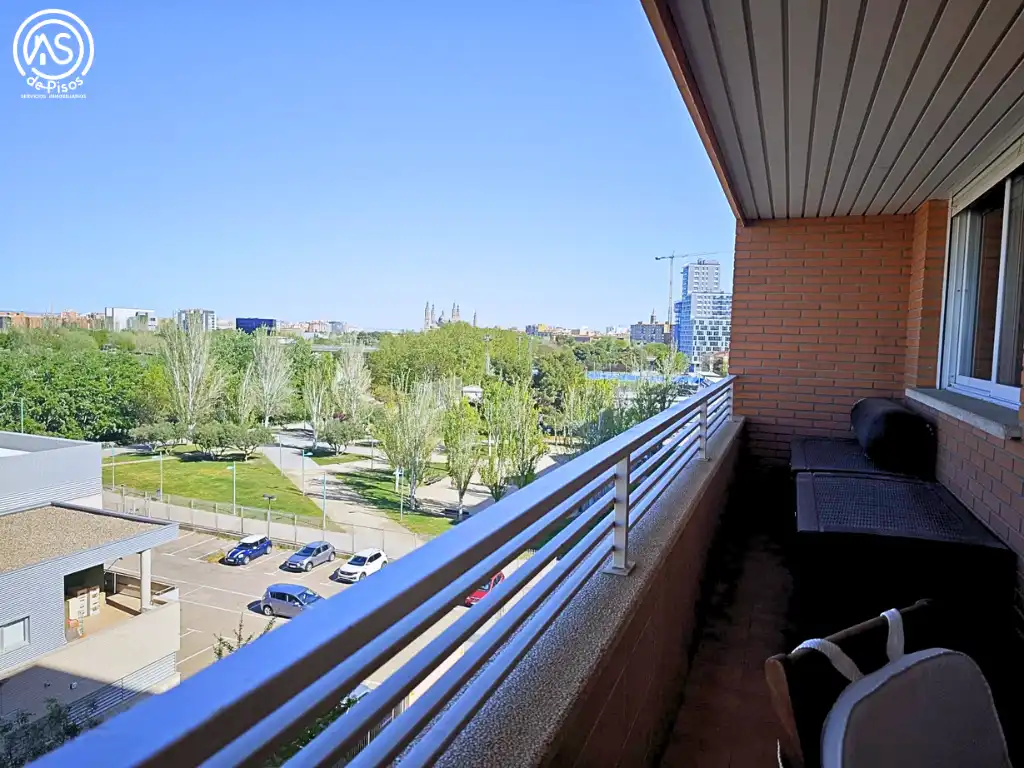 Flat for rent in Calle de la Sierra de Vicor, 21, La Almozara