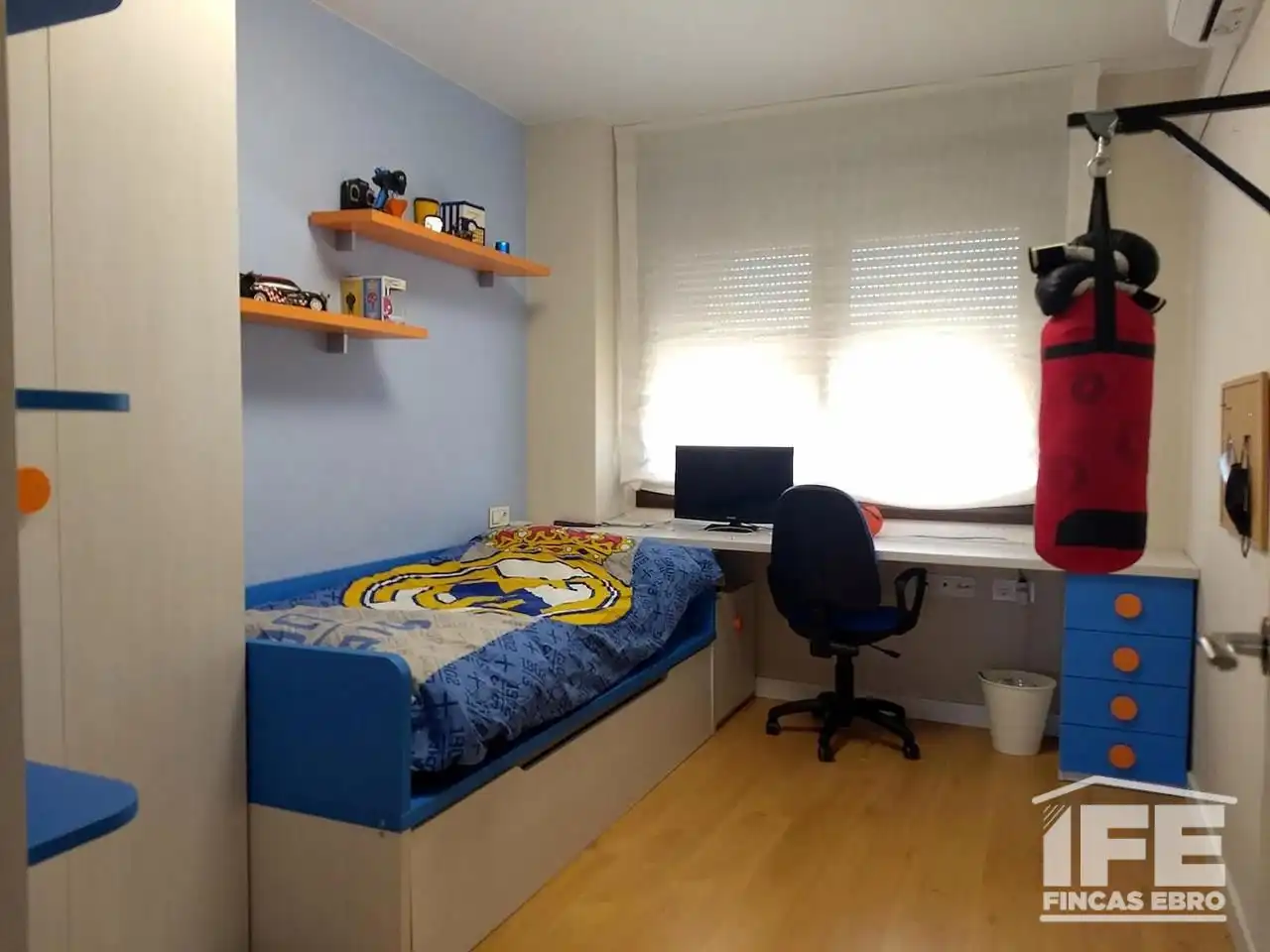 Dormitori de Casa o xalet en venda en Alagón amb Aire condicionat, Calefacció i Jardí privat