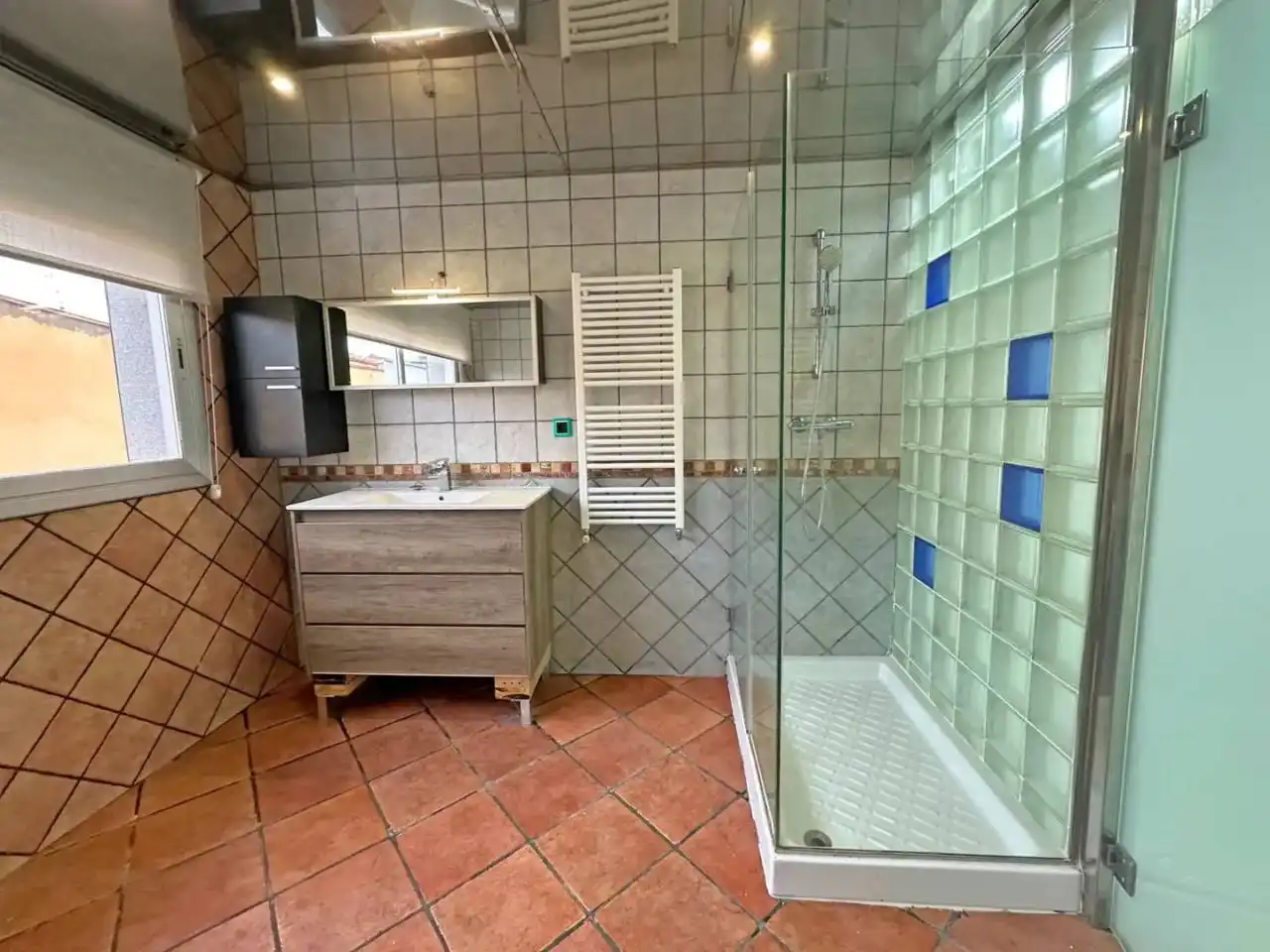 Bany de Dúplex en venda en Terrassa amb Calefacció, Terrassa i Moblat