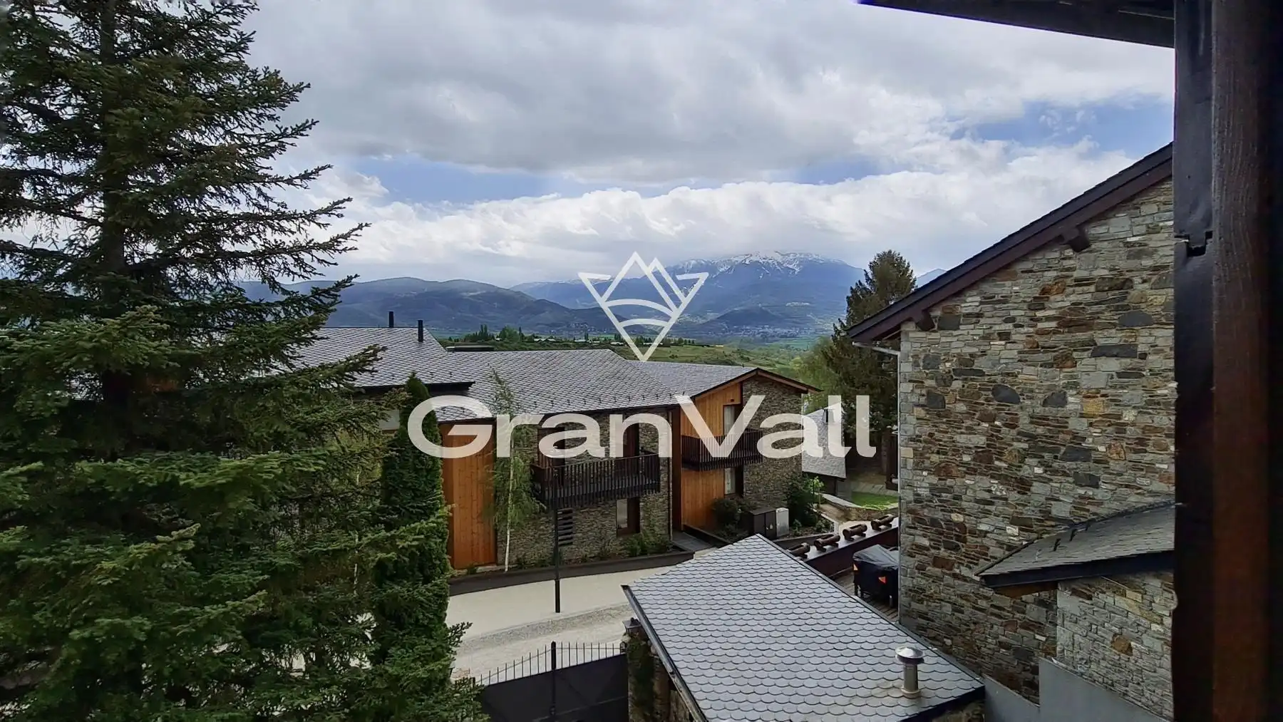Vista exterior de Casa o xalet en venda en Bolvir amb Calefacció, Jardí privat i Terrassa