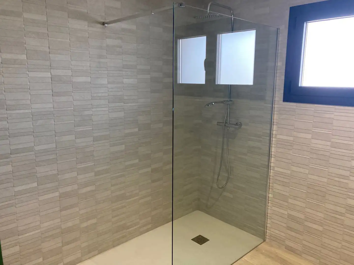 Badezimmer von Einfamilien-Reihenhaus zum Verkauf in El Palau d'Anglesola mit Heizung, Privatgarten und Terrasse