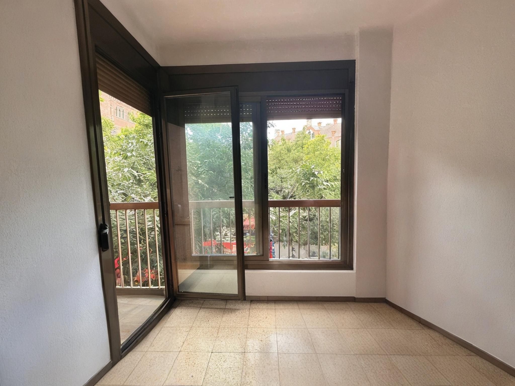 Bedroom of Flat for sale in  Barcelona Capital  with Balcony