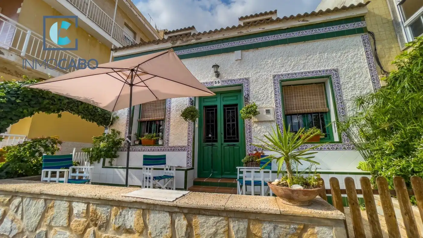 Vista exterior de Casa o xalet en venda en Cartagena amb Terrassa i Moblat