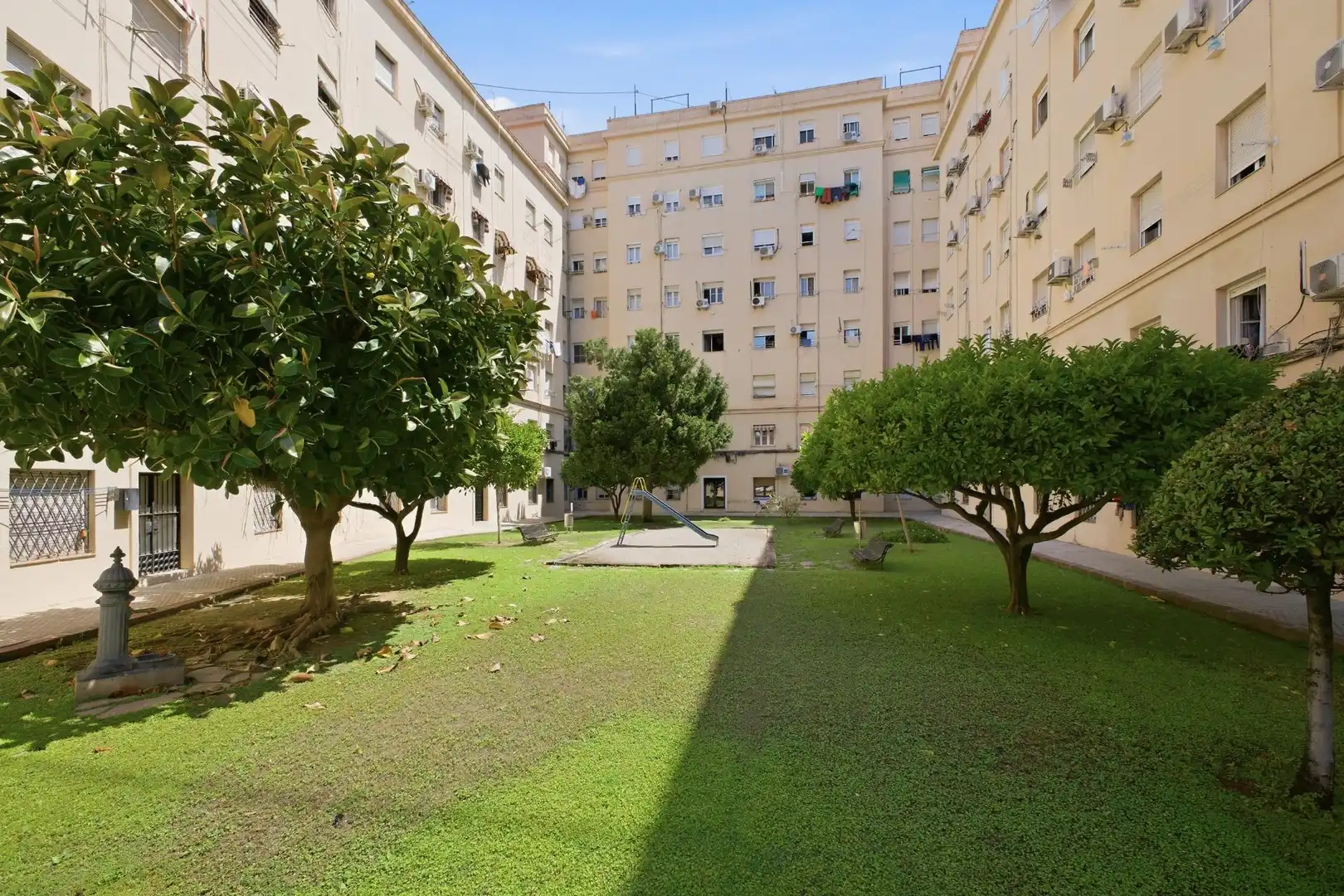 Vista exterior de Pis en venda en Valencia amb Aire condicionat, Jardí privat i Moblat