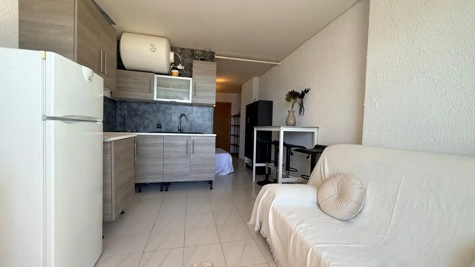 Habitación de Apartamento en venta en Empuriabrava con Terraza y Amueblado